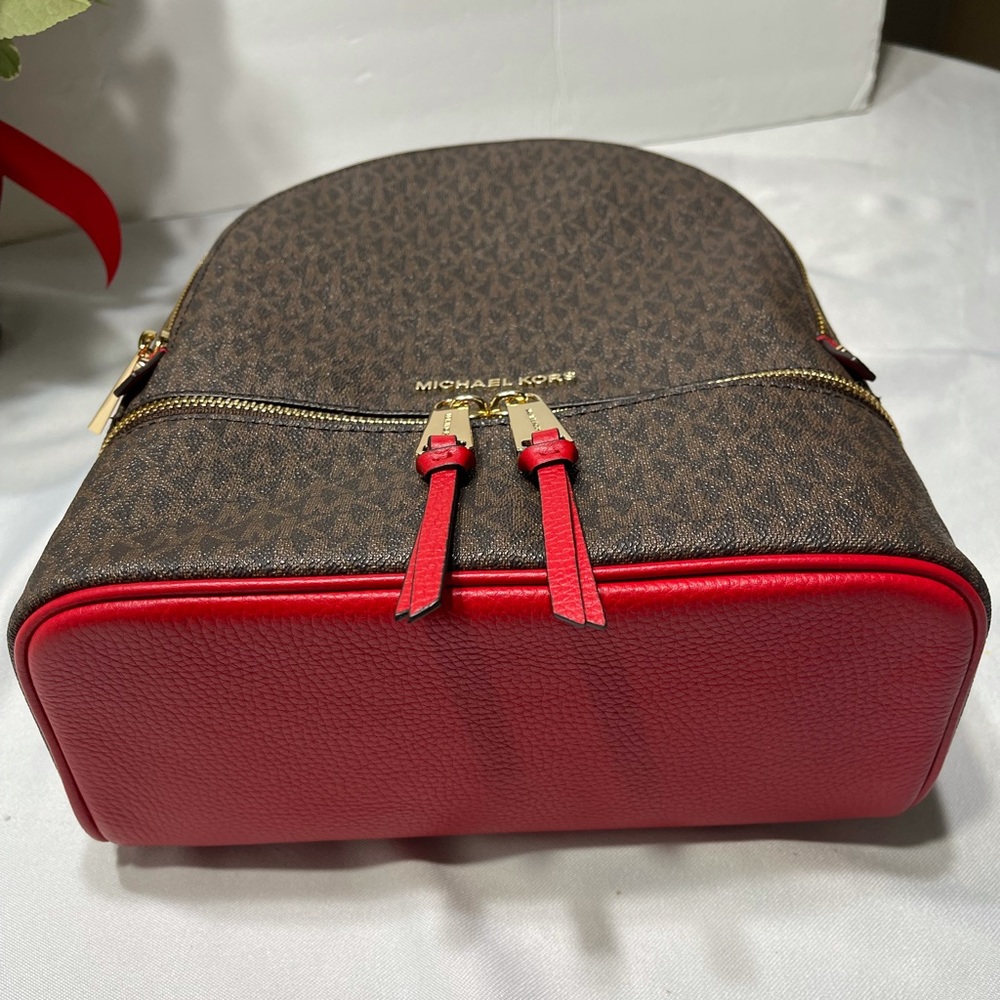Michael Kors Rhea Zip backpack - Picture 4 of 10